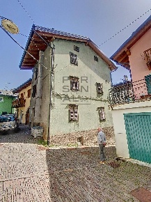 Foto Casa indipendente a Cembra Lisignago di 143 m² con 6 locali in vendita