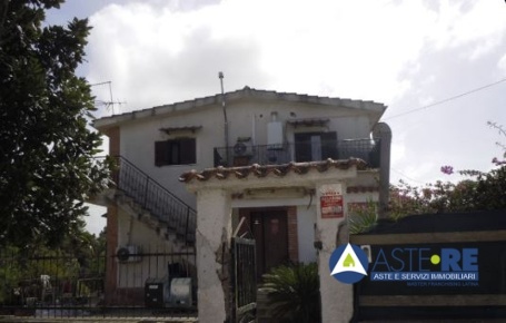 Foto Appartamento in Via Foglia, Aprilia Fossignano di 85 m² con 4 locali