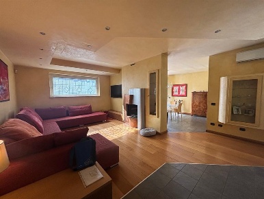 Foto Villa unifamiliare a Villa d'Adda di 345 m² con 5 locali in vendita
