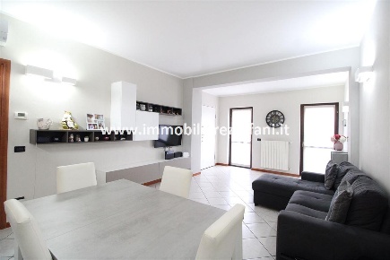Foto Appartamento in via Monte Nevoso, Busto Garolfo Centro di 65 m²