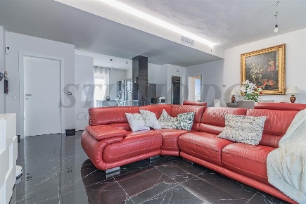 Foto Appartamento in via Carlo Pasini, Cesano Maderno di 218 m² in vendita