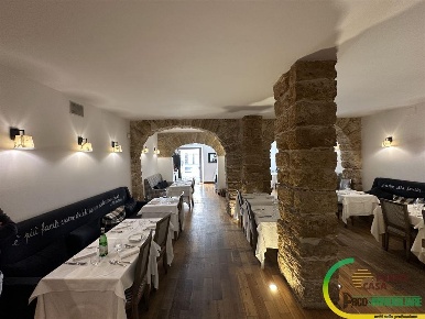 Foto Locale commerciale in via dello spasimo, Palermo Kalsa di 175 m²