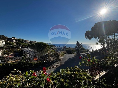 Foto Appartamento a Sanremo Foce - Semeria di 160 m² con 4 locali