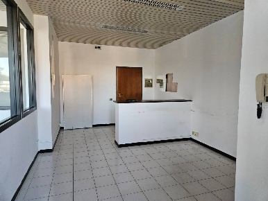Foto Ufficio in Via Colombo, Melzo di 75 m² con 2 locali in vendita