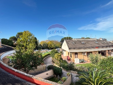 Foto Villa a schiera in Via aniene, Ardea di 83 m² con 3 locali in vendita