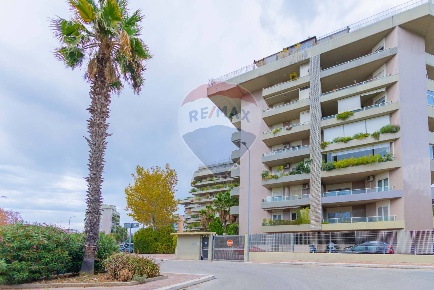Foto Appartamento in Via Lorenzo D'agostino, Bari Mungivacca di 157 m²