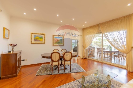 Foto Appartamento in Via Lorenzo D'agostino, Bari Mungivacca di 157 m²