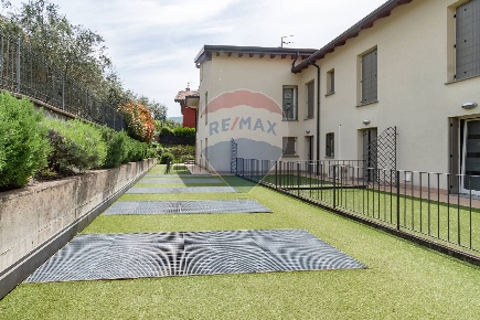 Foto Appartamento in Via Conche, Sale Marasino Centro di 70 m² con 3 locali
