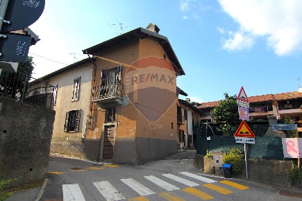 Foto Appartamento a Buguggiate di 143 m² con 4 locali in vendita