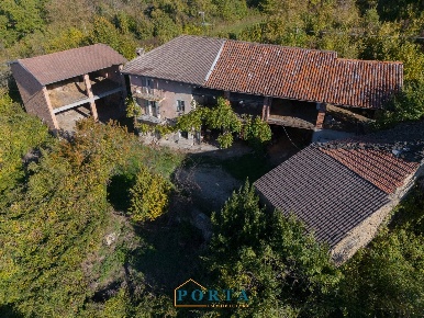 Foto Casa indipendente in Frazione Rea, Murazzano di 370 m² con 13 locali