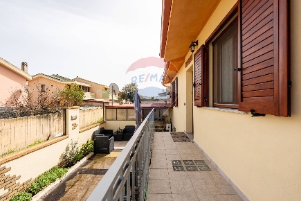 Foto Case semi ndipendenti a Capoterra Centro di 110 m² con 5 locali