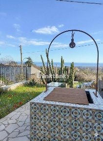 Foto Rustico in Via Tavola, Piedimonte Etneo di 300 m² con 10 locali