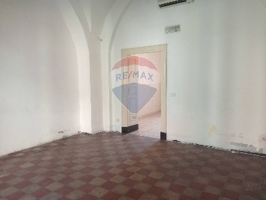 Foto Negozio in Via Umberto, San Pietro Clarenza di 34 m² con 2 locali