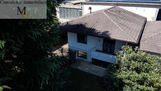 Foto Casa indipendente a Schio Macchiavella Vanzi di 280 m² con 9 locali