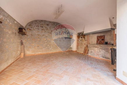 Foto Box in Via Montebello, Ischia di Castro di 54 m² con 2 locali
