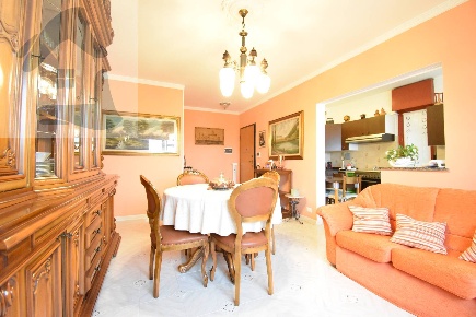 Foto Appartamento in Via Scoffone, Grugliasco Centro di 90 m² con 5 locali