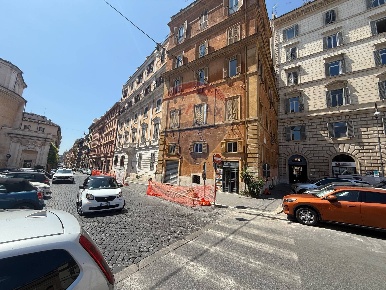 Foto Negozio in Piazza San Bernardo, Roma Repubblica di 32 m² con 2 locali