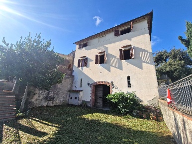 Foto Case semi ndipendenti a Serravalle Pistoiese di 110 m² con 4 locali