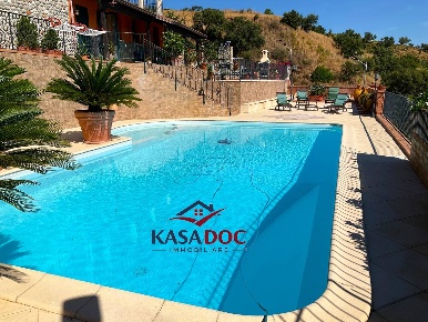 Foto Villa unifamiliare in Via M. A. Cassiodoro, Montepaone di 366 m²