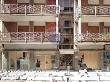 Foto Locale commerciale in Via Piccinni, Bari Murat di 400 m² con 1 locali