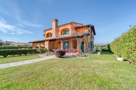 Foto Villa bifamiliare in via Bandi, Tezze sul Brenta Tezze di 356 m²