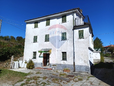 Foto Case semi ndipendenti in Via delle scuole, Roccavignale di 166 m²