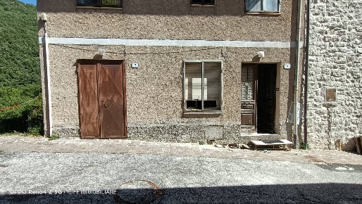 Foto Casa indipendente in Via I Maggio, Serravalle di Chienti Centro
