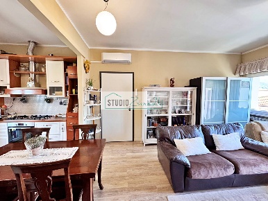 Foto Appartamento in via pisanica, Pietrasanta di 80 m² con 4 locali