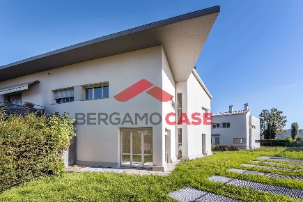 Foto Villa a schiera in Via Puccini, Seriate di 170 m² con 4 locali