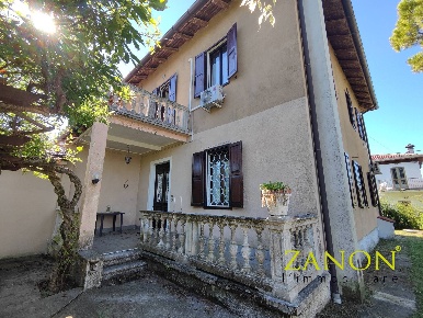 Foto Villa singola in Via Fratelli Rosselli, Gradisca d'Isonzo di 282 m²