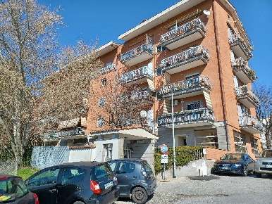 Foto Appartamento in Via G. Donizetti, Albano Laziale Centro di 100 m²