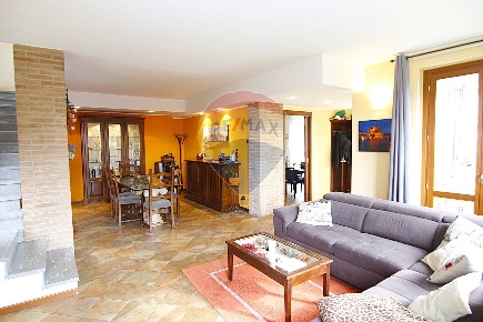 Foto Villa singola in viale borri, Varese Bizzozzero di 174 m² con 4 locali