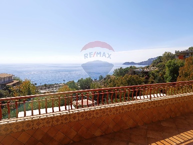 Foto Appartamento in CONTRADA SILLEMI, Letojanni di 74 m² con 5 locali