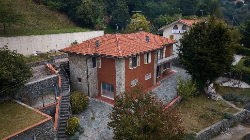 Foto Villa singola in Via Mezzano, Stella di 180 m² con 10 locali