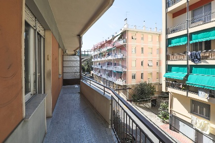 Foto Appartamento in Via Carlo Fasciotti, Genova Rivarolo di 84 m²