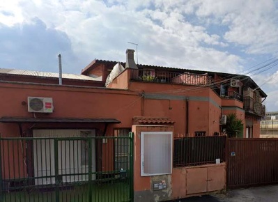 Foto Negozio in Via Gioia Tauro, Roma Anagnina di 95 m² con 1 locali