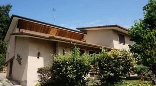 Foto Villa unifamiliare in Via Donestra, Monteviale Centro di 241 m²