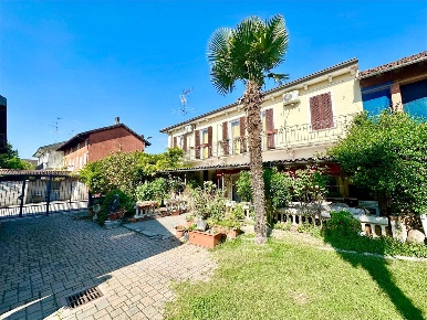 Foto Casa indipendente in Via Garibaldi, Borgolavezzaro di 220 m²