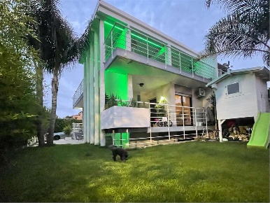 Foto Villa bifamiliare in Via Livenza 9, Ardea di 200 m² con 5 locali