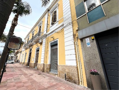 Foto Negozio in Corso Umberto I 88, Brindisi Centro Storico di 160 m²