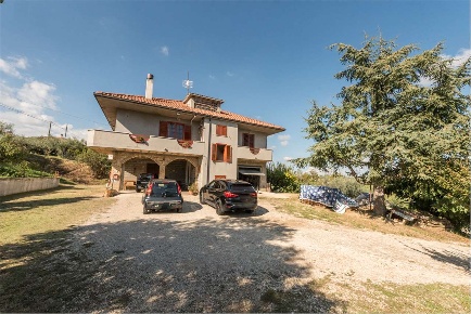 Foto Villa unifamiliare in VIA DELLE VIGNE 8, Collecorvino di 231 m²