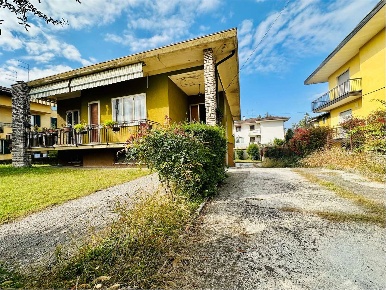 Foto Casa indipendente a Villafranca di Verona di 246 m² con 5 locali
