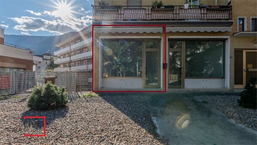 Foto Negozio in via Leopardi, Merano Centro di 45 m² con 2 locali