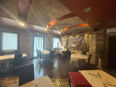Foto Bar a Villafranca di Verona di 140 m² con 3 locali in vendita