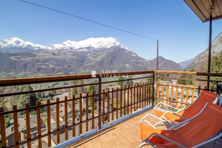 Foto Appartamento in Via Giovanni Todeschini, Barzio Centro di 65 m²