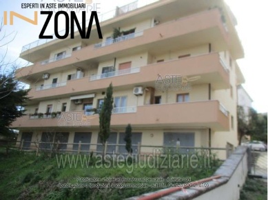 Foto Appartamento in Via Martiri Ungheresi, Pianella Centro di 224 m²