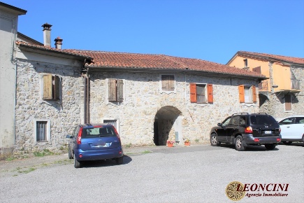 Foto Rustico in Via Bottria, Tresana di 150 m² con 11 locali in vendita