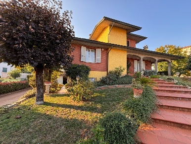 Foto Villa unifamiliare in Via Nure 3, Cadeo Roveleto di 799 m² in vendita