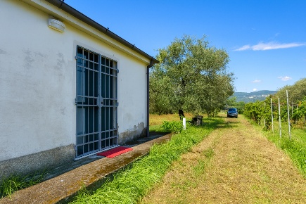 Foto Magazzino a Vezzano Ligure di 60 m² con 2 locali in vendita