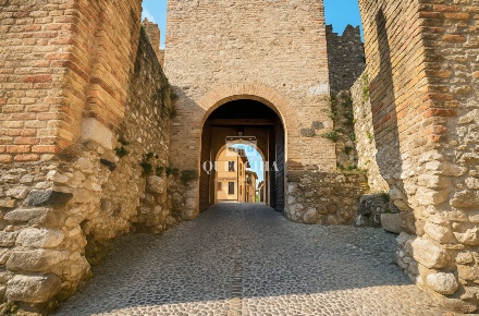 Foto Appartamento in Via Castello, Moniga del Garda di 70 m² con 3 locali